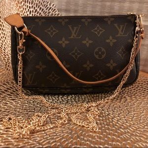 ❣️AUTHENTIC❣️Louis Vuitton Monogram Pochette